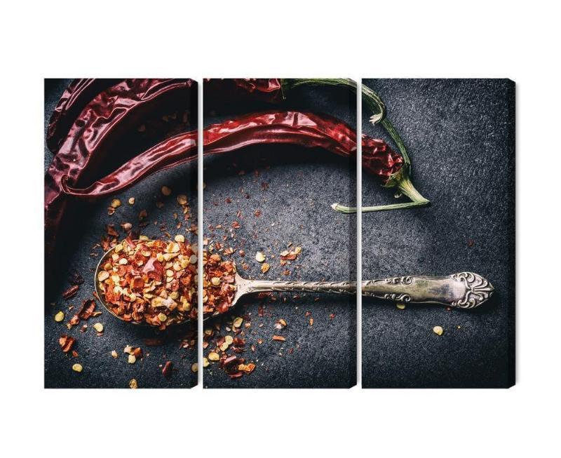 Tørrede chilipeber i flere dele