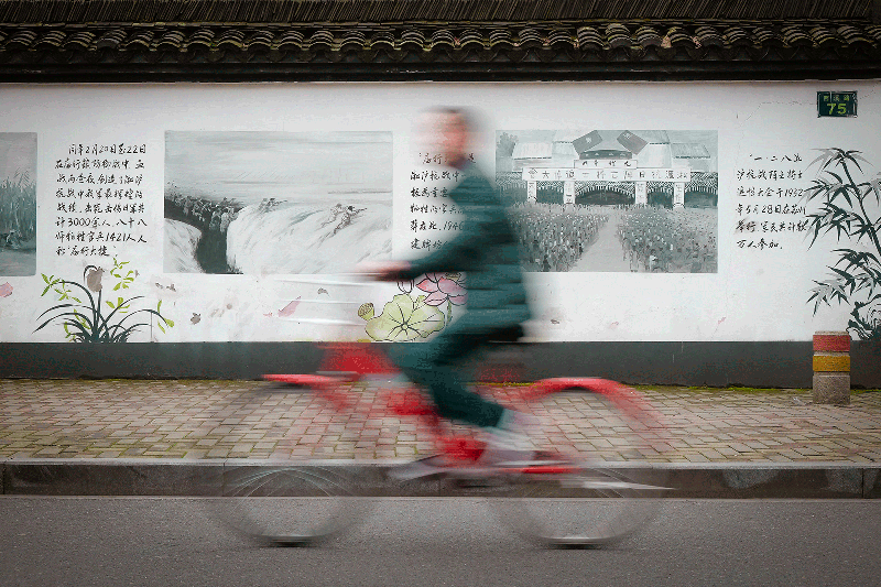 Rød Cykel af Julie Aucoin