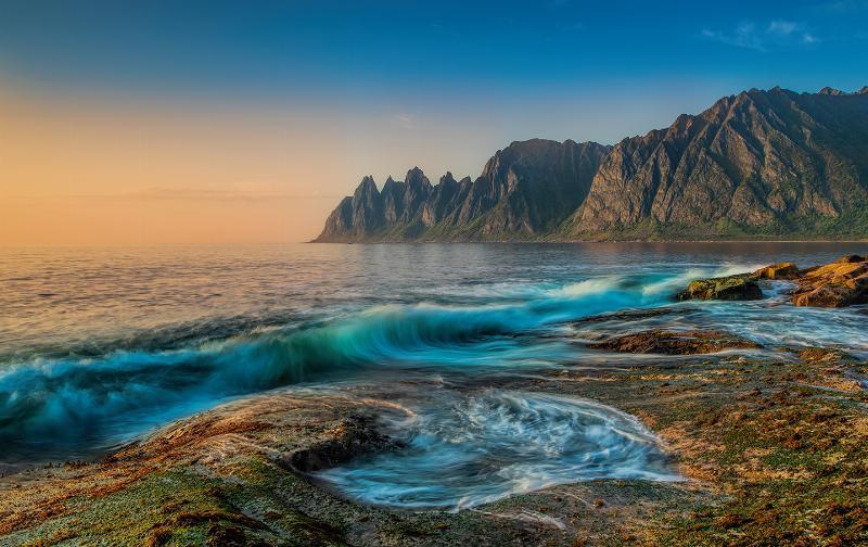 Senja Waves maleri af Frank Olsen