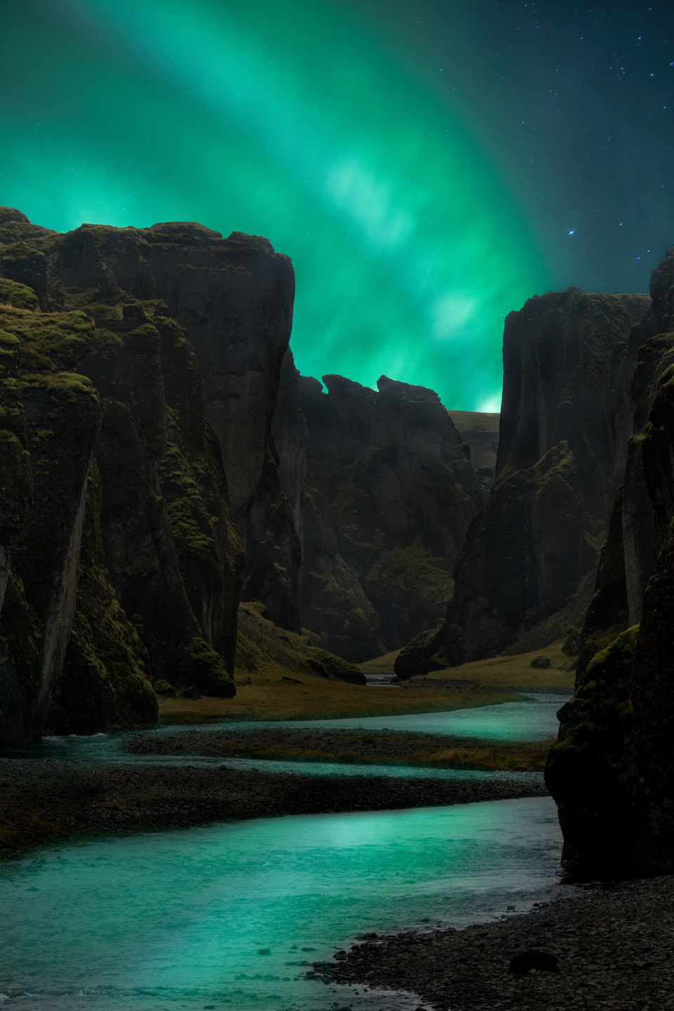 Aurora Cliffs af Mikkel Beiter