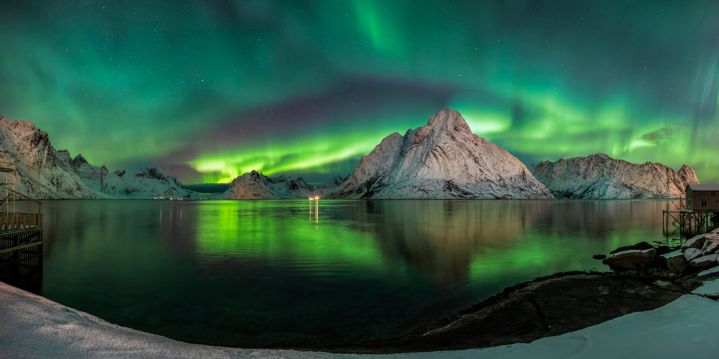 Auroras i Reine, Lofoten - Unik Kunst af Frank Olsen