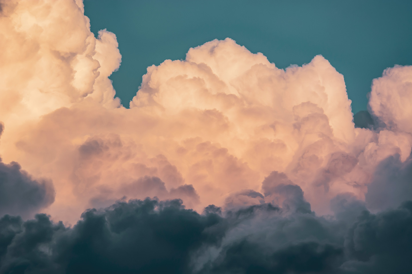 Clouds #1 Kunstværk af Tal Paz-Fridman til Dit Hjem