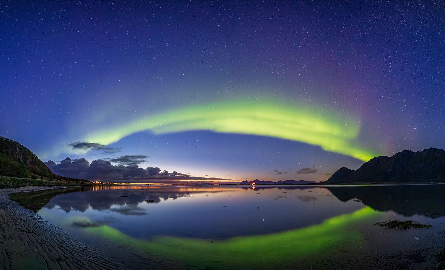 Unikt Sunset Aurora Kunstværk af Frank Olsen til dit hjem