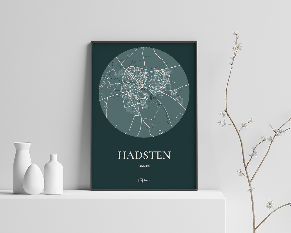 Hadsten Plakat - Rundt Kort i Skovgrøn 70x100 cm