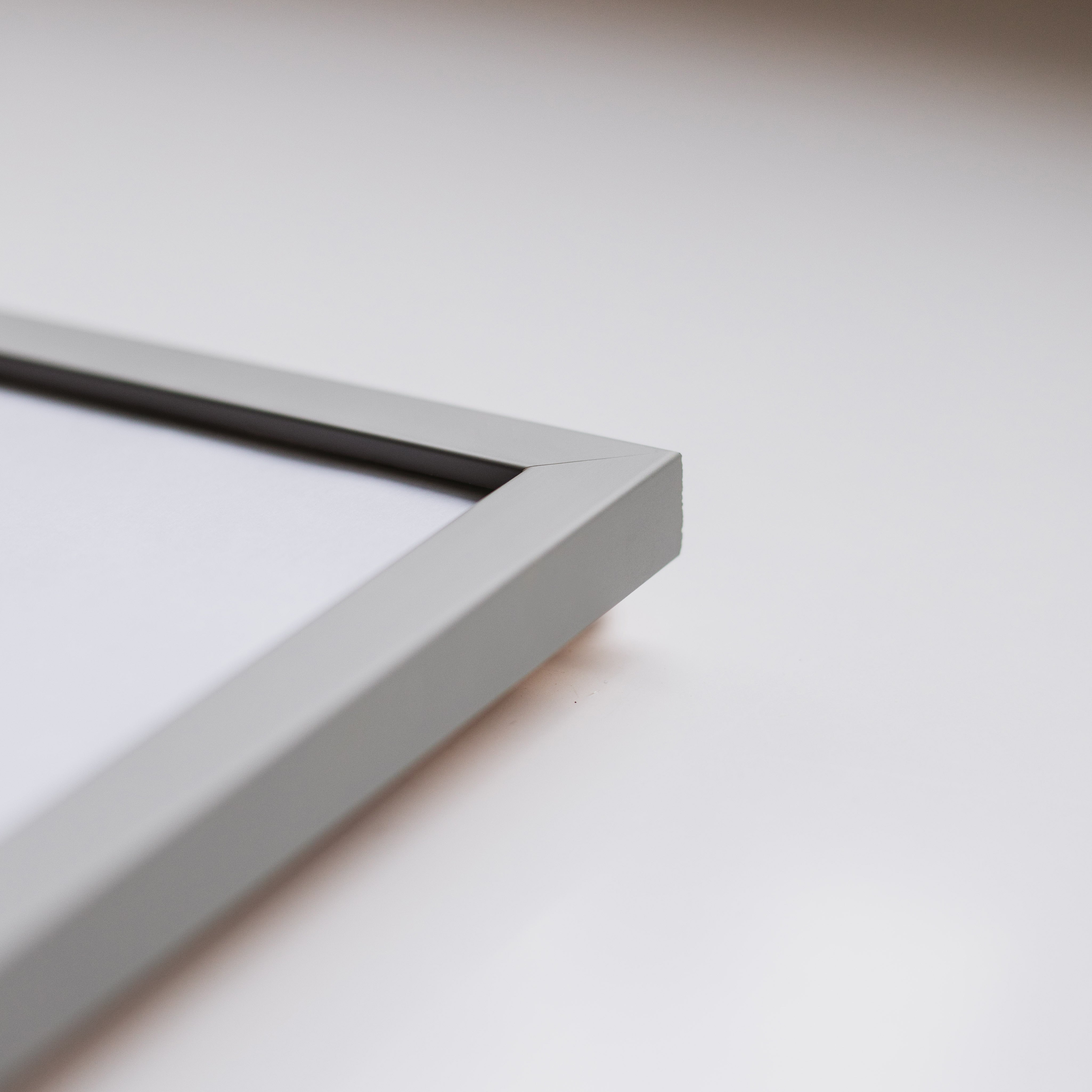 Lysegrå Ramme – Dansk Design med Gratis Fragt